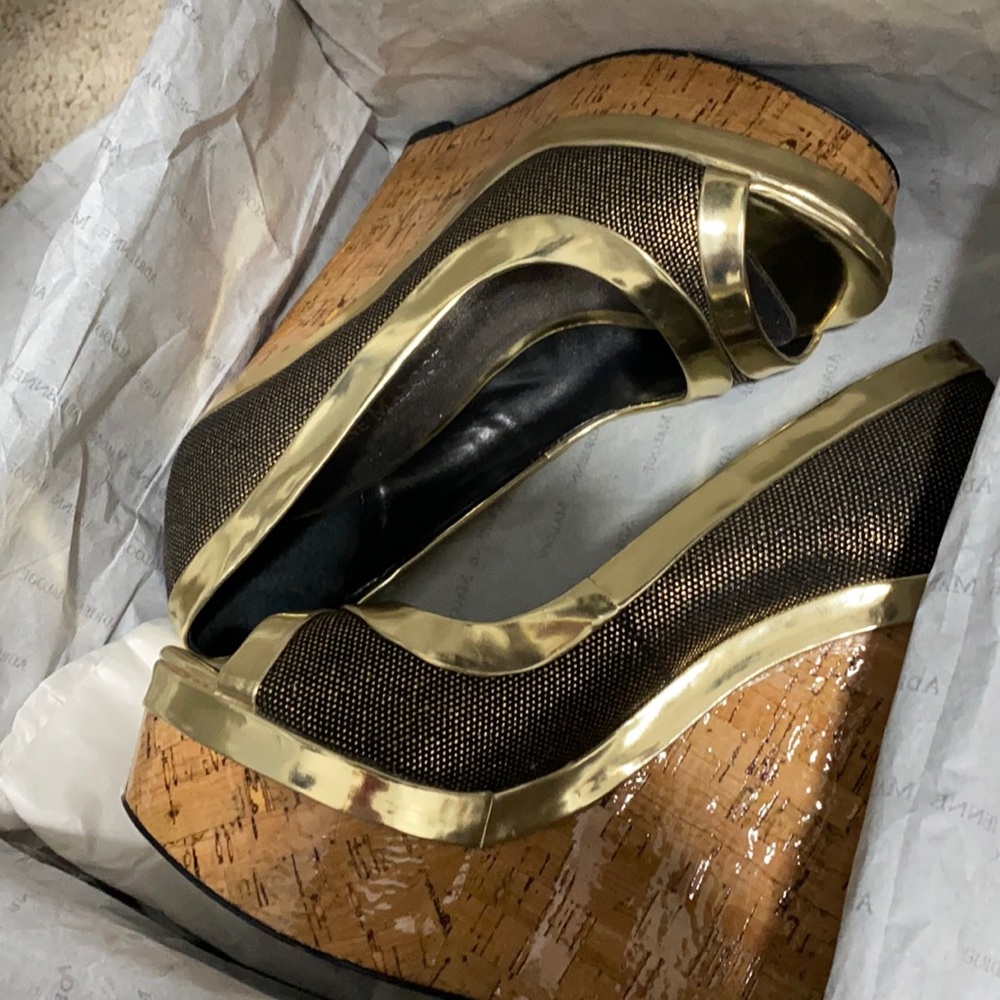 cork wedge color gold black size 6.5 new